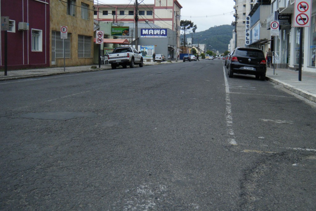 Rua Ipiranga, umas da vias que serão beneficiadas com uma nova camada asfáltica Foto: Marciel Borges