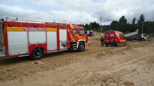 Caminhão derruba fiação elétrica na BR 153 em União da Vitória 10.12.2013