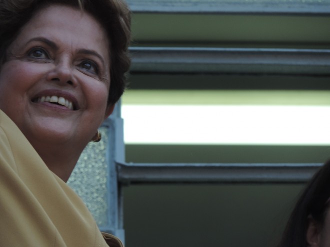 Dilma fez a alegria do povo ao parecer em sacada e acenar a multidão Foto: Marciel Borges/ Rádio Colmeia