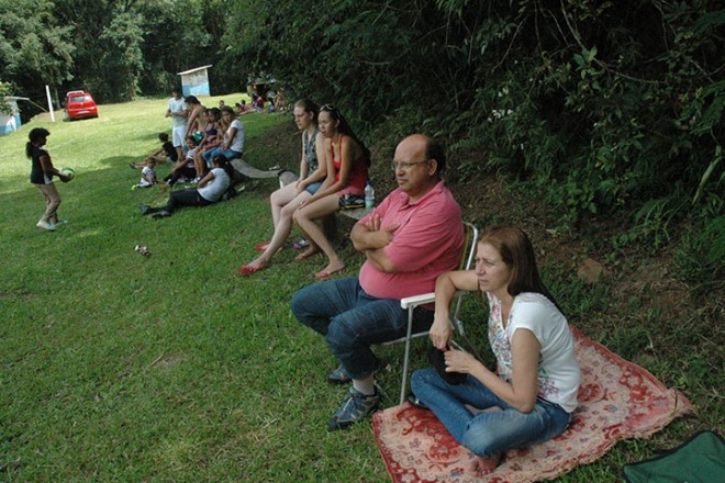 Prefeito Joel junto a sua esposa, estiveram prestigiando o esporte local Foto: Divulgação