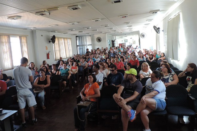 Reunião dos professores de União da Vitória, na manhã desta quarta-feira,11 Foto: Marciel Borges/ Rádio Colmeia