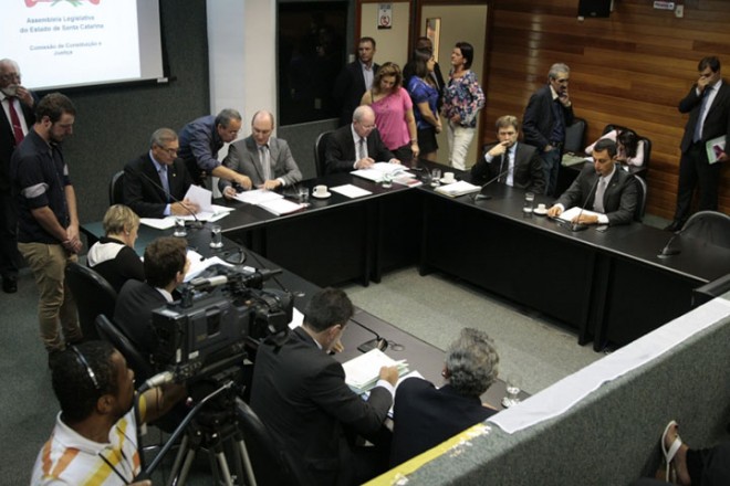 CCJ aprova reajuste do salário mínimo regional.  Foto: Yuri Santos/Agência AL 