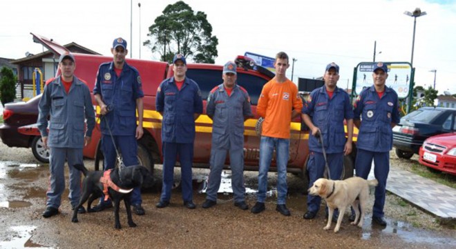 Equipe de buscas do Corpo de Bombeiros de Santa Catarina Foto: Rádio Destaque
